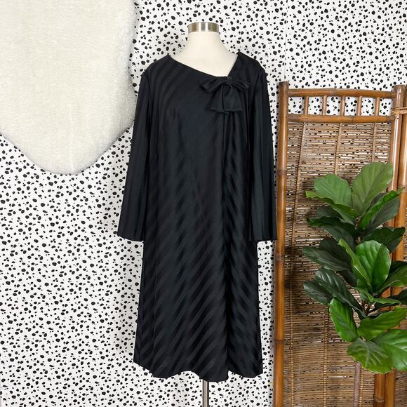 Lane Bryant | 60s Vintage First Lady Black Striped Bow Plus Size Shift Dress 14 - Picture 2 of 11